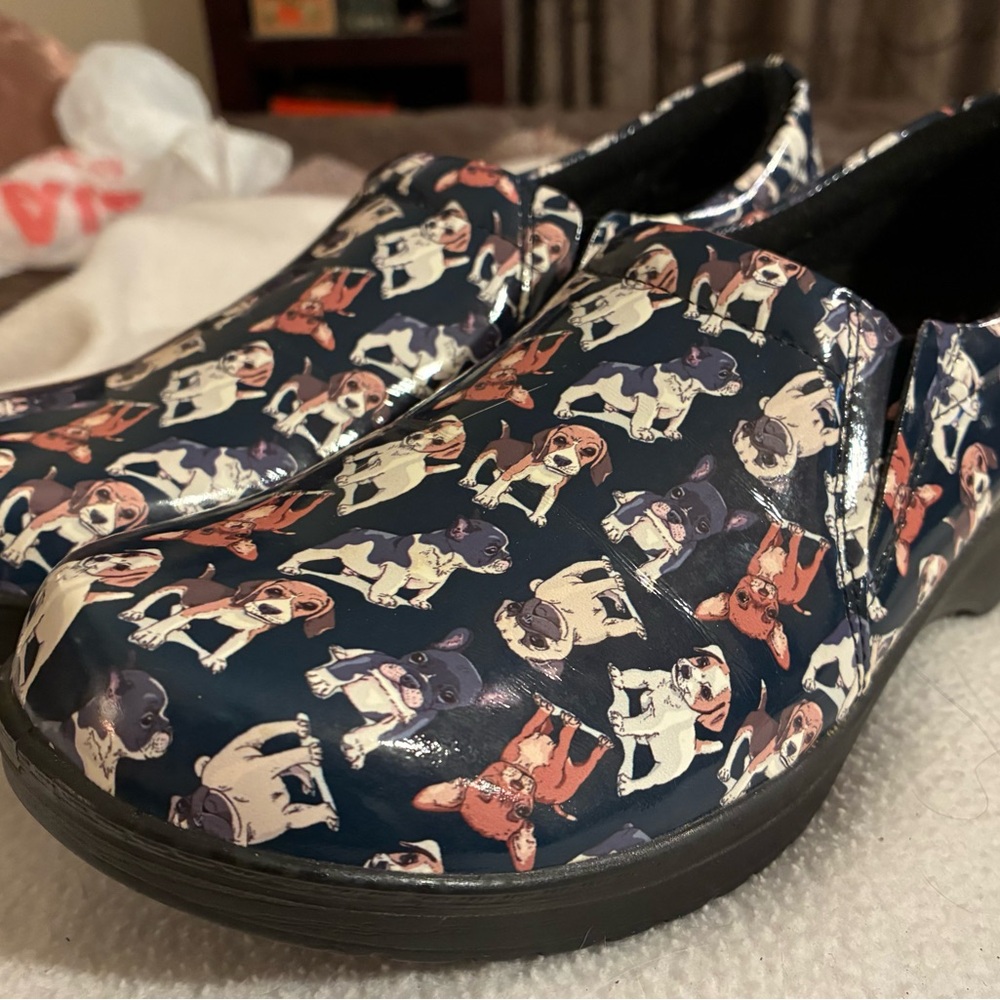 Easy Street Dog Print Slip-On Clogs Work Comfort Shoes Nursing Utility Fun 8.5